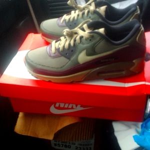 Men's Nike GTX 90. Sz 9/ 9.5